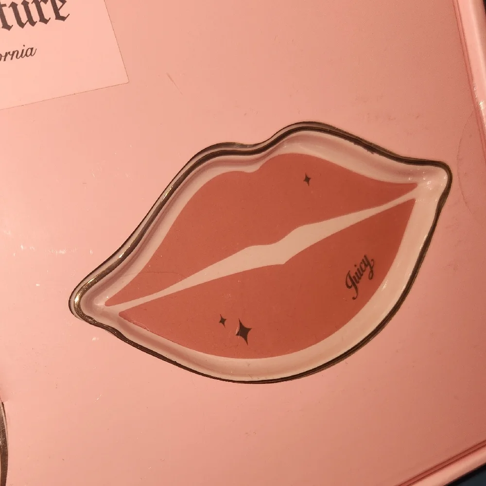 Juicy Couture Lip-Shaped Ceramic Tray Set - Coral